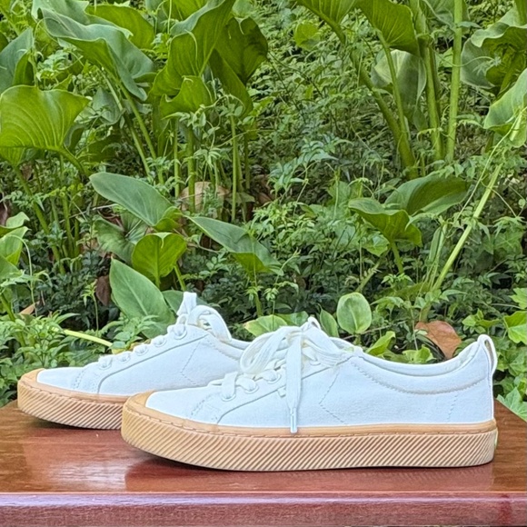 Cariuma OCA Off-white Canvas Sneakers - Picture 4 of 5